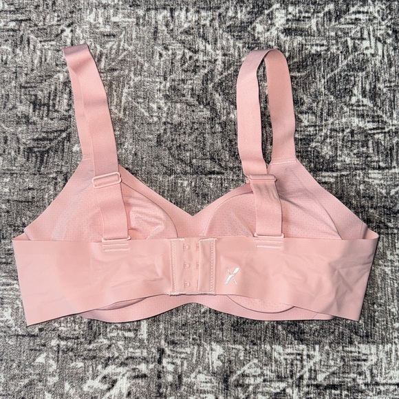 Knix V neck padded wireless bra thick straps - Picture 3 of 7